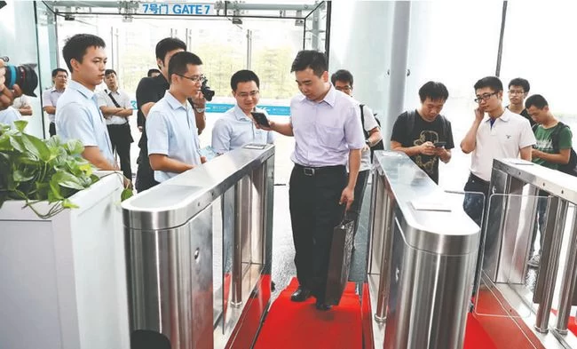 成都地铁以后可“刷”手机进站 4618台闸机将进行改造(图1)