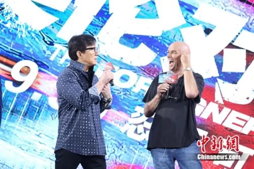 成龙:不想在好莱坞重复自我,而要超越自我(图1) 成龙:不想在好莱坞重复自我,而要超越自我(图1)