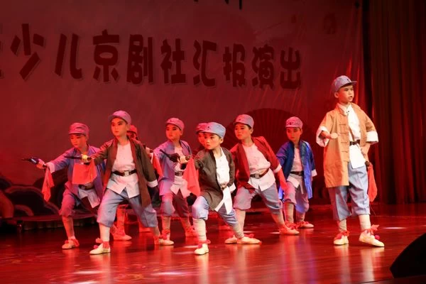 “公益京剧”落户南昌市东湖区青蓝少儿京剧社(图1) “公益京剧”落户南昌市东湖区青蓝少儿京剧社(图1)