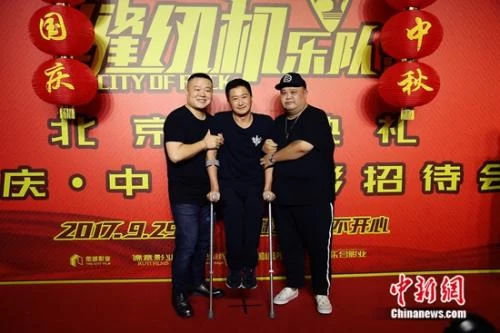 近20部电影混战国庆档 吴京拄拐"捧场"四场首映(图8) 近20部电影混战国庆档 吴京拄拐"捧场"四场首映(图8)