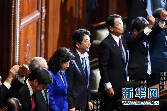 想解散众议院就解散 安倍这么“任性”也行？(图1)