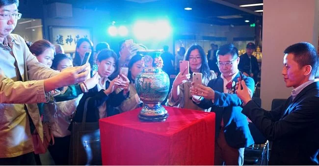 献礼改革开放40年 景泰蓝《中国牛》首发亮相(图3) 献礼改革开放40年 景泰蓝《中国牛》首发亮相(图3)