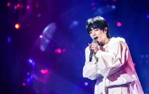 “火星歌神”华晨宇重磅加盟红牛2018长江国际音乐节(图3) “火星歌神”华晨宇重磅加盟红牛2018长江国际音乐节(图3)