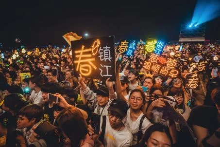 李宇春华晨宇炫动长江|红牛2018长江国际音乐节燃爆五一小长假 李宇春华晨宇炫动长江|红牛2018长江国际音乐节燃爆五一小长假(图17)