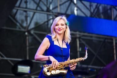 李宇春华晨宇炫动长江|红牛2018长江国际音乐节燃爆五一小长假 李宇春华晨宇炫动长江|红牛2018长江国际音乐节燃爆五一小长假(图12)