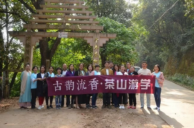 拨开古树普洱茶的迷雾 古韵流香茶山游学侧记(图1) 拨开古树普洱茶的迷雾 古韵流香茶山游学侧记(图1)