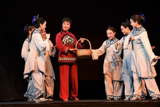 京腔京韵现代戏《党的女儿》在河南受欢迎