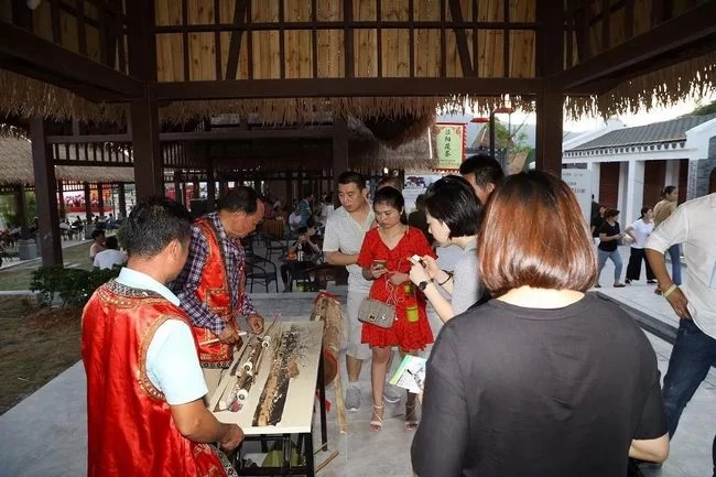 庆祝建党97周年:大型椰海青春实景影画·红色娘子军常态化演出(图4) 庆祝建党97周年:大型椰海青春实景影画·红色娘子军常态化演出(图4)