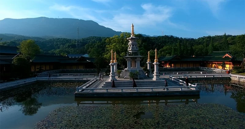 庐山东林寺:一座被传说故事浸泡的史学文化寺院(图1) 庐山东林寺:一座被传说故事浸泡的史学文化寺院(图1)