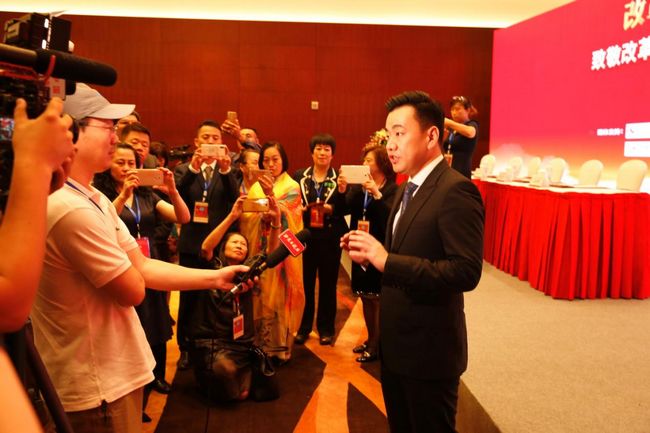 “致敬改革开放40年,推进农业农村现代化”研讨会聚焦农业品牌发展(图5) “致敬改革开放40年,推进农业农村现代化”研讨会聚焦农业品牌发展(图5)