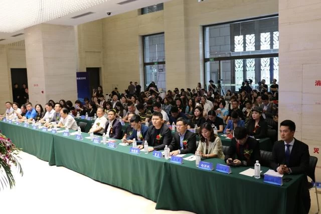 规范行业秩序,促进行业发展——中国电子商务协会微商创业发展研究院在京成立(图1) 规范行业秩序,促进行业发展——中国电子商务协会微商创业发展研究院在京成立(图1)
