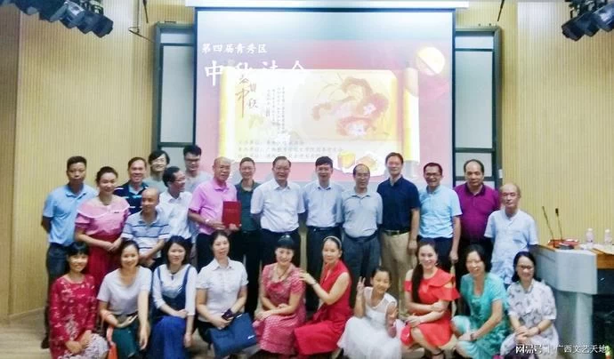 冯三四获颁2018年度“青秀诗人”(图1)
