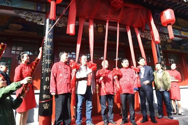 中国汾酒书画院暨汾酒商学院文化学院正式揭牌(图1) 中国汾酒书画院暨汾酒商学院文化学院正式揭牌(图1)
