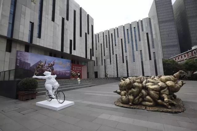 众艳亮相金陵——“一路欢歌——许鸿飞雕塑世界巡展·南京站”启幕(图16) 众艳亮相金陵——“一路欢歌——许鸿飞雕塑世界巡展·南京站”启幕(图16)