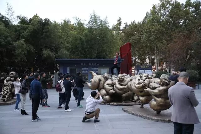 众艳亮相金陵——“一路欢歌——许鸿飞雕塑世界巡展·南京站”启幕(图12) 众艳亮相金陵——“一路欢歌——许鸿飞雕塑世界巡展·南京站”启幕(图12)