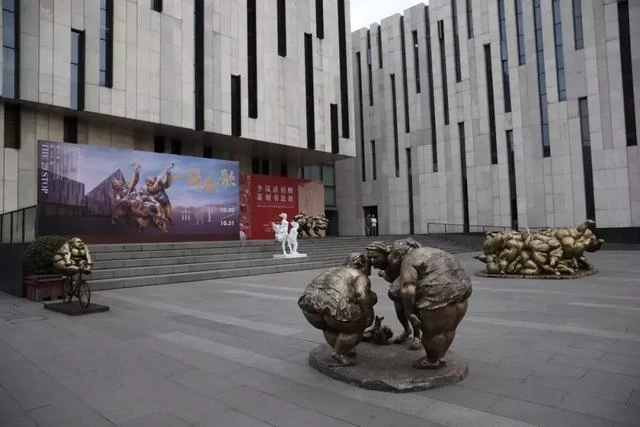 众艳亮相金陵——“一路欢歌——许鸿飞雕塑世界巡展·南京站”启幕(图20) 众艳亮相金陵——“一路欢歌——许鸿飞雕塑世界巡展·南京站”启幕(图20)