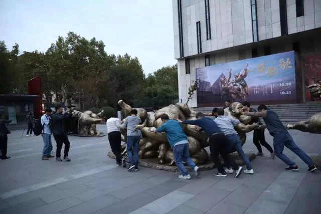 众艳亮相金陵——“一路欢歌——许鸿飞雕塑世界巡展·南京站”启幕(图22) 众艳亮相金陵——“一路欢歌——许鸿飞雕塑世界巡展·南京站”启幕(图22)