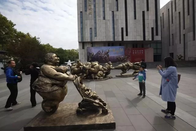 众艳亮相金陵——“一路欢歌——许鸿飞雕塑世界巡展·南京站”启幕(图18) 众艳亮相金陵——“一路欢歌——许鸿飞雕塑世界巡展·南京站”启幕(图18)