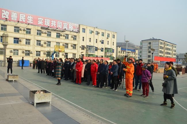 陕西吴堡县举行“119消防宣传月”启动仪式(图1)