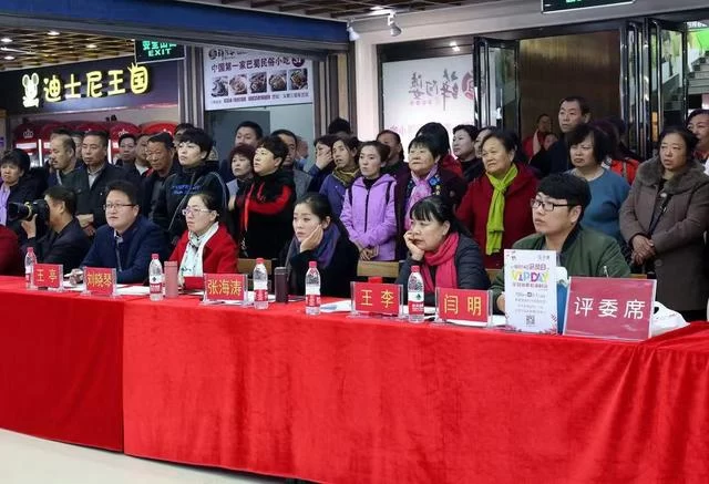 山西孝义市举办首届农民歌手大赛(图1) 山西孝义市举办首届农民歌手大赛(图1)