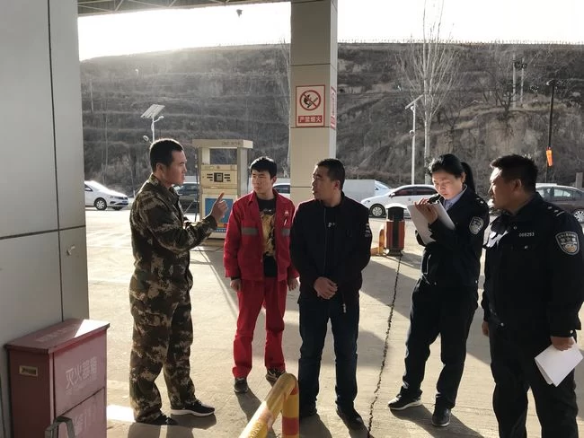 陕西佳县消防大队联合多部门开展消防安全检查(图2) 陕西佳县消防大队联合多部门开展消防安全检查(图2)