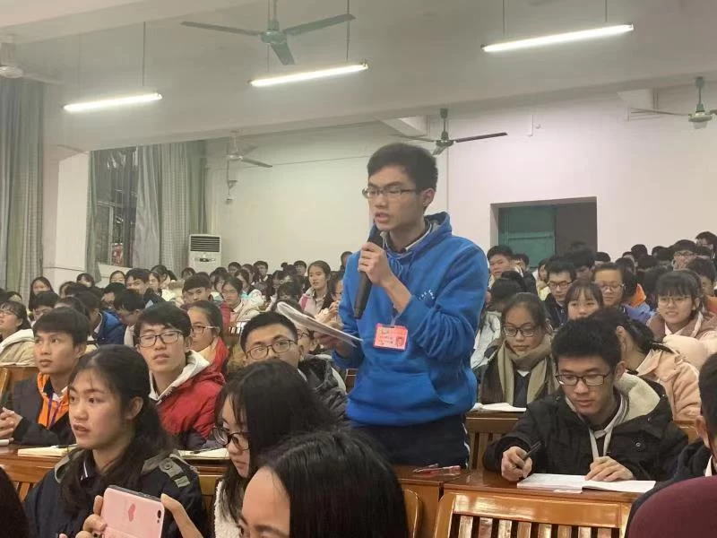 壮族作家送文化进校园(图2)