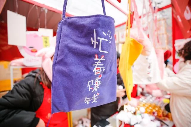 传递文化 设计师兼职"销售员"(图2) 传递文化 设计师兼职"销售员"(图2)