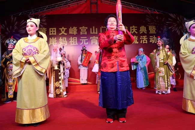 海峡两岸同闹文峰宫妈祖“尾暝灯”元宵(图1) 海峡两岸同闹文峰宫妈祖“尾暝灯”元宵(图1)