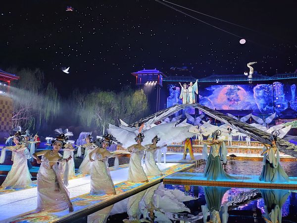 “文明旅游为文化陕西加分”西安启动 2019版实景历史舞剧《长恨歌》首演(图3) “文明旅游为文化陕西加分”西安启动 2019版实景历史舞剧《长恨歌》首演(图3)
