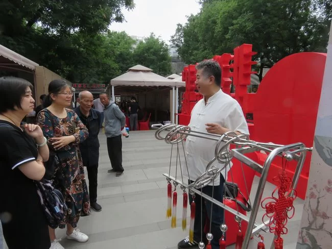 西安市优秀非遗项目展在新城区永兴坊举办(图1) 西安市优秀非遗项目展在新城区永兴坊举办(图1)