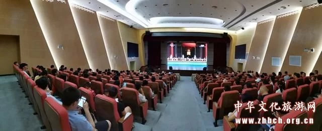 广西文旅系统干部群众热议国庆庆典(图1) 广西文旅系统干部群众热议国庆庆典(图1)