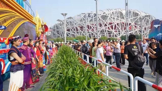 “心随彩车到壮乡”——各地群众热议国庆70周年广西彩车(图2) “心随彩车到壮乡”——各地群众热议国庆70周年广西彩车(图2)