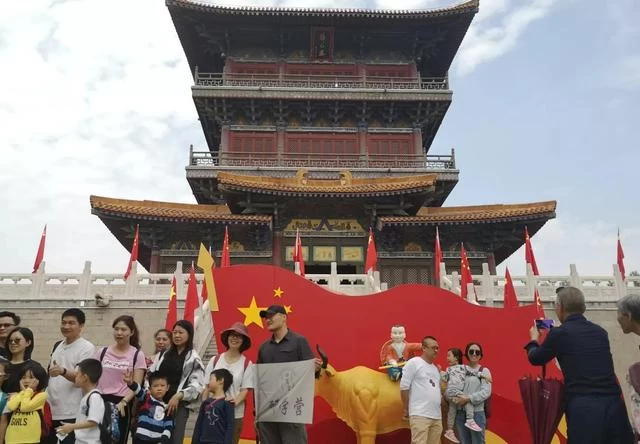 国庆十一长假 汾酒文化景区受青睐(图1) 国庆十一长假 汾酒文化景区受青睐(图1)