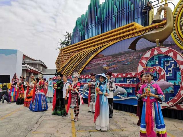 “壮美广西”彩车荣归故里(图4)