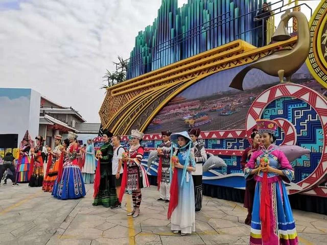 “壮美广西”彩车荣归故里(图4) “壮美广西”彩车荣归故里(图4)