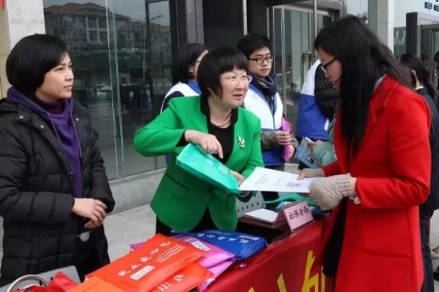 东莞女干部袁秀娟:对妇女儿童工作有独特情怀(图7) 东莞女干部袁秀娟:对妇女儿童工作有独特情怀(图7)