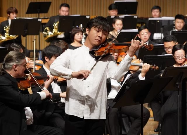 中国交响乐作品展演庆祝新中国成立70周年,哈尔滨音乐会成功举办(图3) 中国交响乐作品展演庆祝新中国成立70周年,哈尔滨音乐会成功举办(图3)