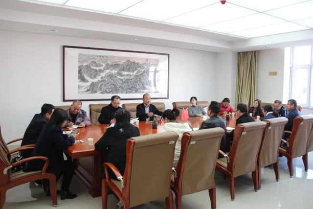 不忘初心，继续前进——榆林职院召开民主党派、无党派人士主题教育座谈会(图2)
