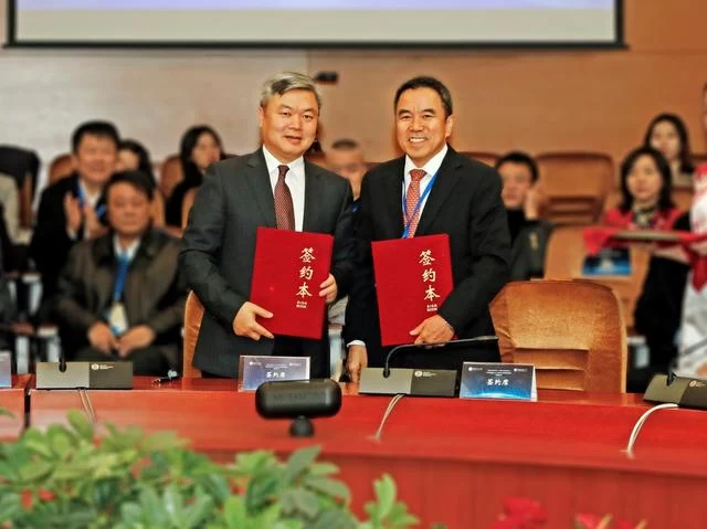 校企合作新模式:中国传媒大学与四达时代集团联合成立非洲媒体智库(图1) 校企合作新模式:中国传媒大学与四达时代集团联合成立非洲媒体智库(图1)