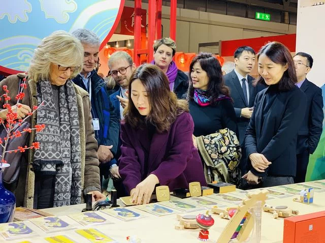 “中国礼物”主题展区亮相第24届米兰国际手工艺博览会(图4) “中国礼物”主题展区亮相第24届米兰国际手工艺博览会(图4)