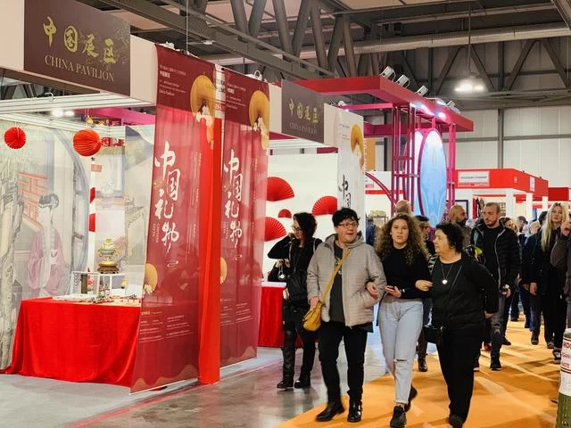 “中国礼物”主题展区亮相第24届米兰国际手工艺博览会(图1) “中国礼物”主题展区亮相第24届米兰国际手工艺博览会(图1)
