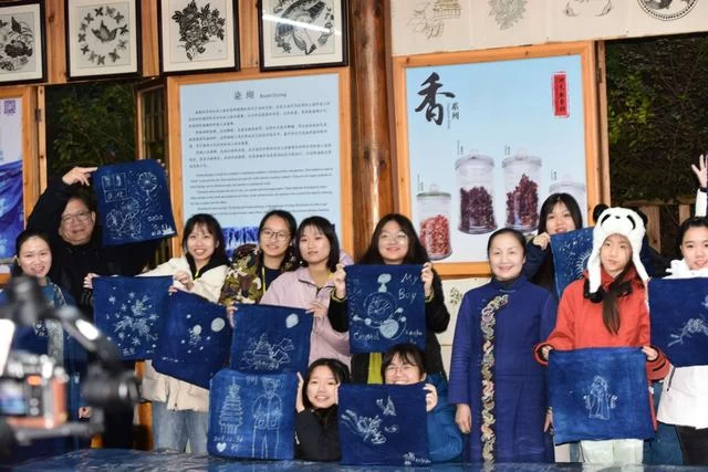 香港青少年感受侗族文化的交融——香港青少年贵州侗族文化研习活动侧记(图3) 香港青少年感受侗族文化的交融——香港青少年贵州侗族文化研习活动侧记(图3)