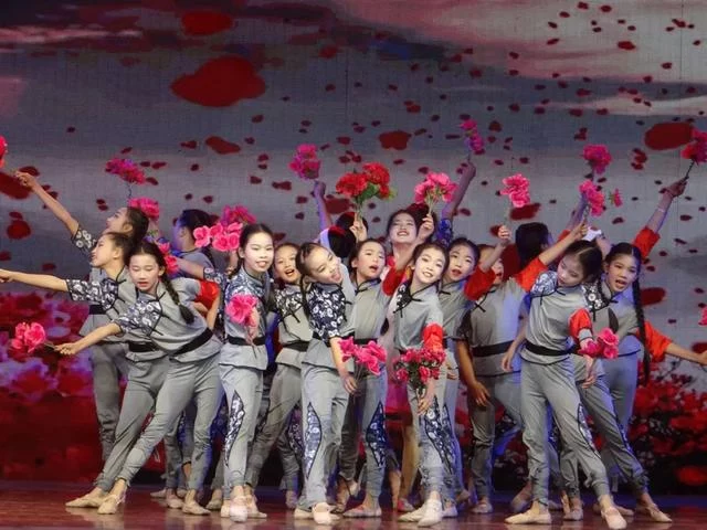 南北年俗喜相逢,乡村春晚别样红(图6) 南北年俗喜相逢,乡村春晚别样红(图6)
