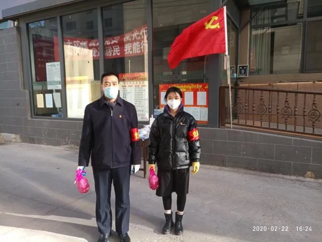 抗疫阻击战中的“父女兵”(图1) 抗疫阻击战中的“父女兵”(图1)