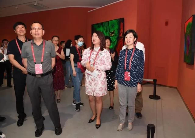 "阿雅画展:白夜神话"在遵义市美术馆展出(图3) "阿雅画展:白夜神话"在遵义市美术馆展出(图3)