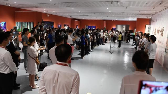 "阿雅画展:白夜神话"在遵义市美术馆展出(图1) "阿雅画展:白夜神话"在遵义市美术馆展出(图1)