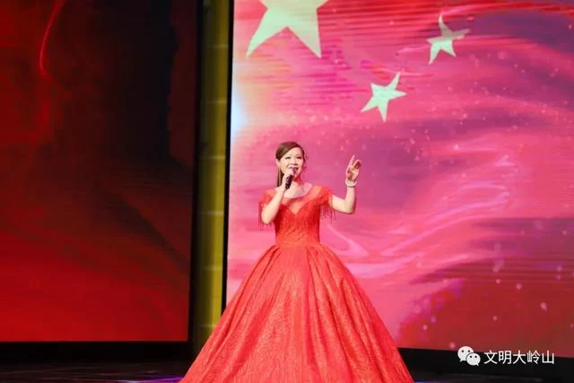 东莞大岭山镇“唱响心中的歌”云端音乐会向“七一”献礼(图10) 东莞大岭山镇“唱响心中的歌”云端音乐会向“七一”献礼(图10)