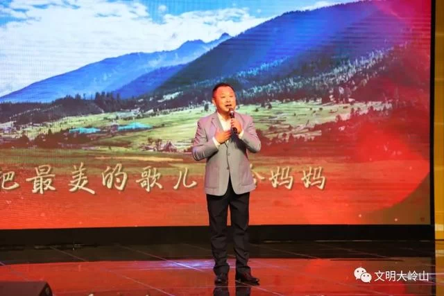 东莞大岭山镇“唱响心中的歌”云端音乐会向“七一”献礼(图6) 东莞大岭山镇“唱响心中的歌”云端音乐会向“七一”献礼(图6)