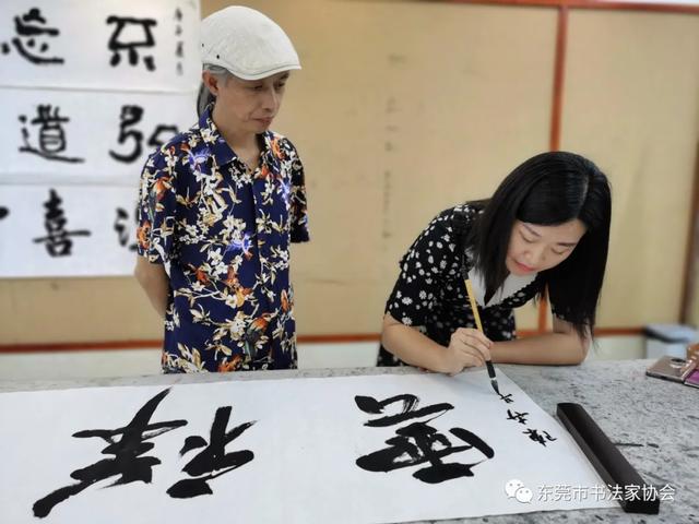 翰墨飘香，巾帼风采——东莞市第三届妇女书法篆刻展在市工人文化宫开幕(图9)