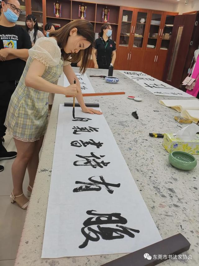 翰墨飘香，巾帼风采——东莞市第三届妇女书法篆刻展在市工人文化宫开幕(图8)